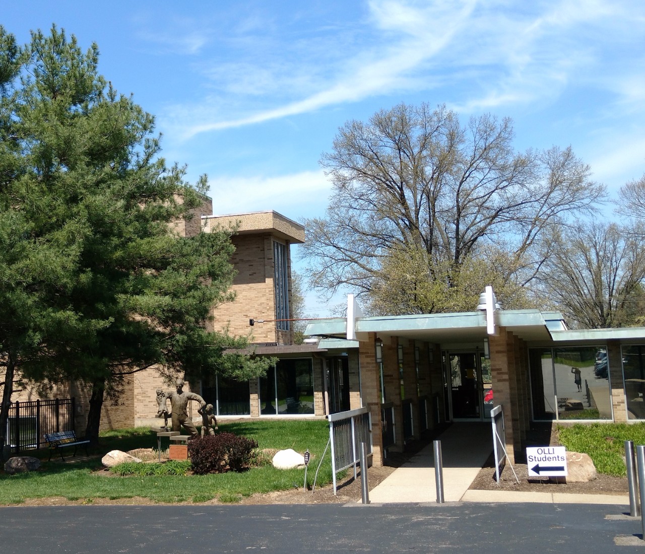 Adath Israel entrance